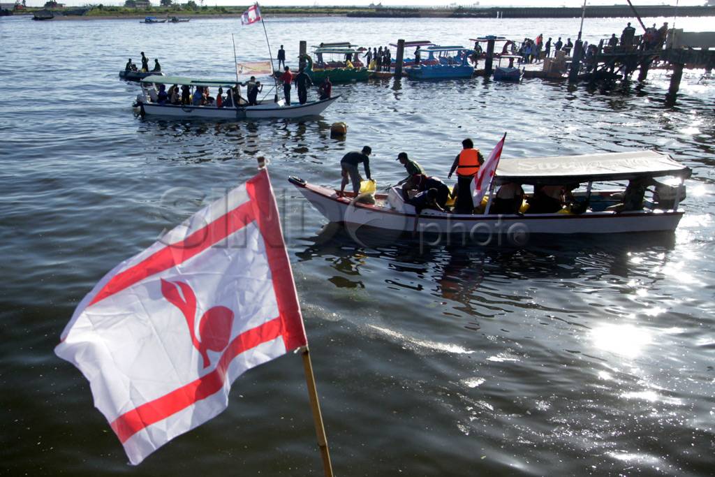 Pramuka Bersihkan Sampah...