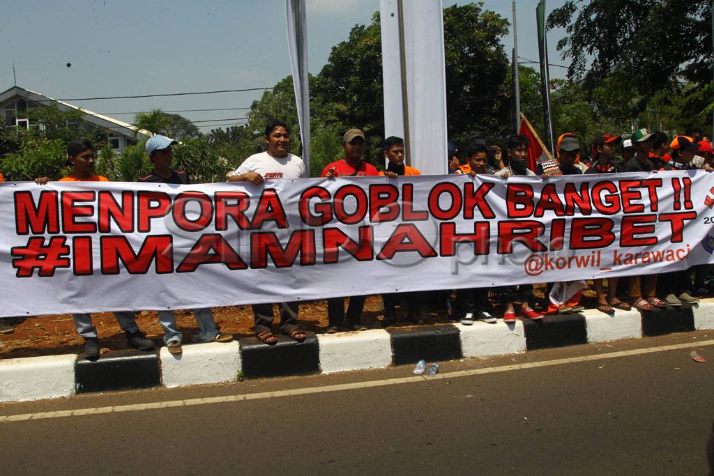 Ribuan Jakmania Demo...