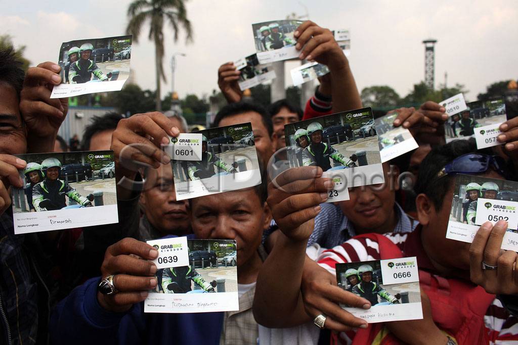 Ribuan Warga Daftar...