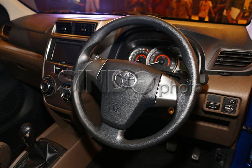 Toyota Luncurkan Grand...