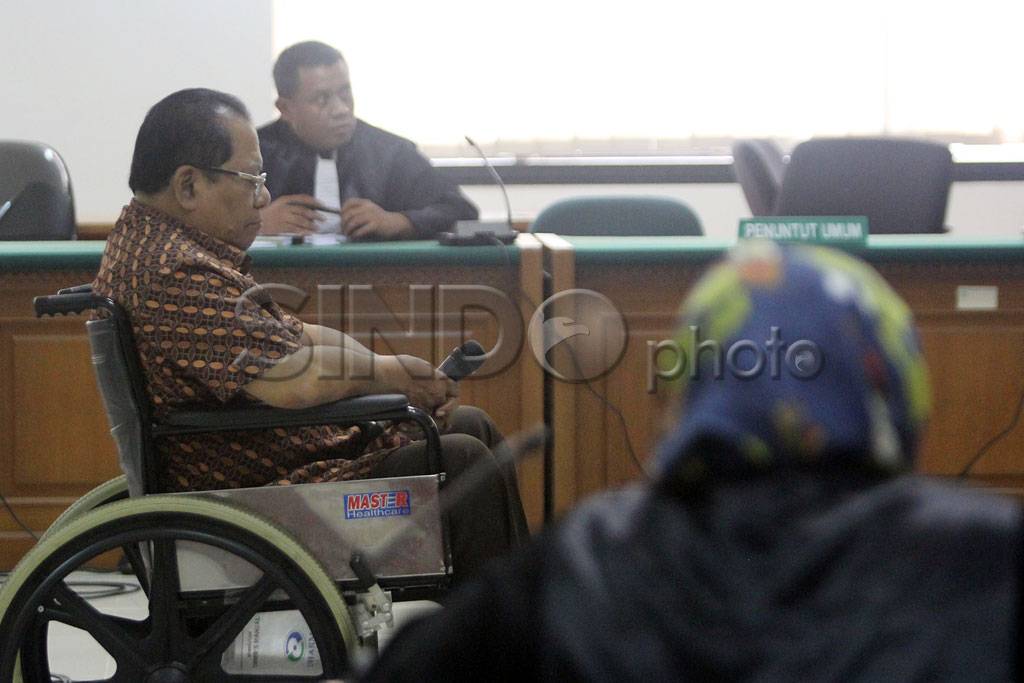Mantan Gubernur Maluku...