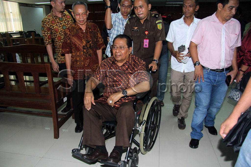 Mantan Gubernur Maluku...