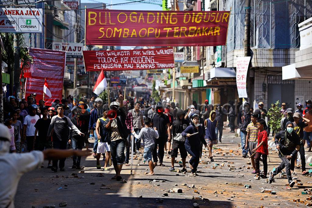Warga Bulogading Makassar...