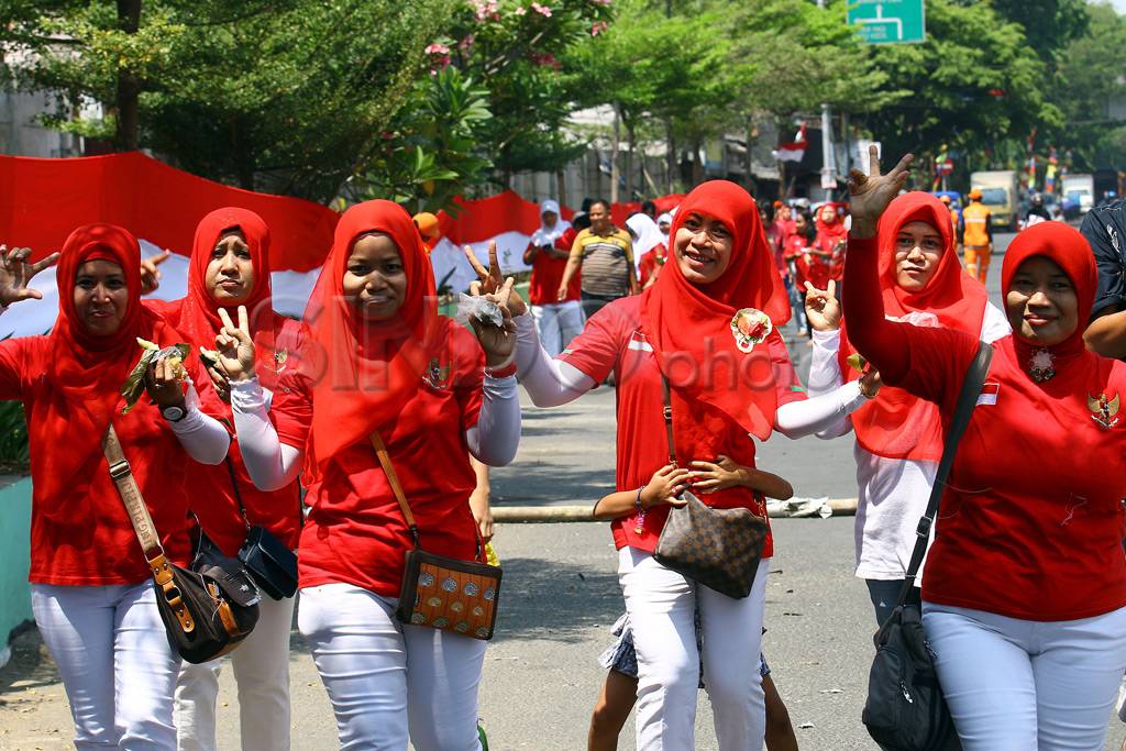Kenang Fatmawati, Ratusan...