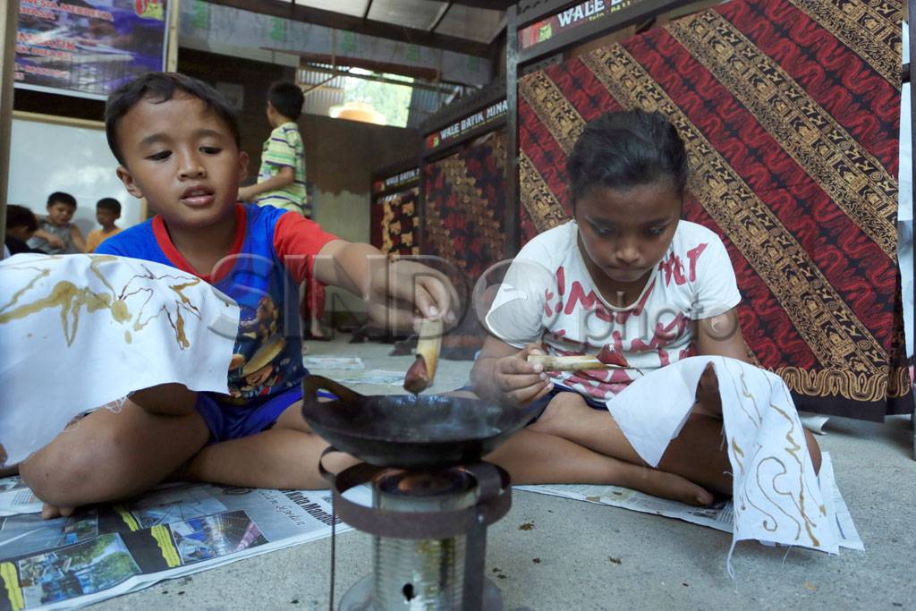 Melestarikan Batik Minahasa