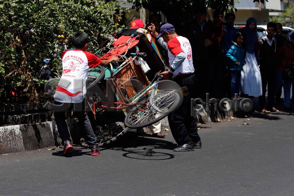 Atraksi Becak Racing...