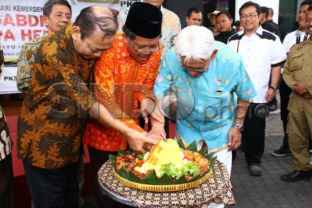 DPP PKS Gelar Upacara...