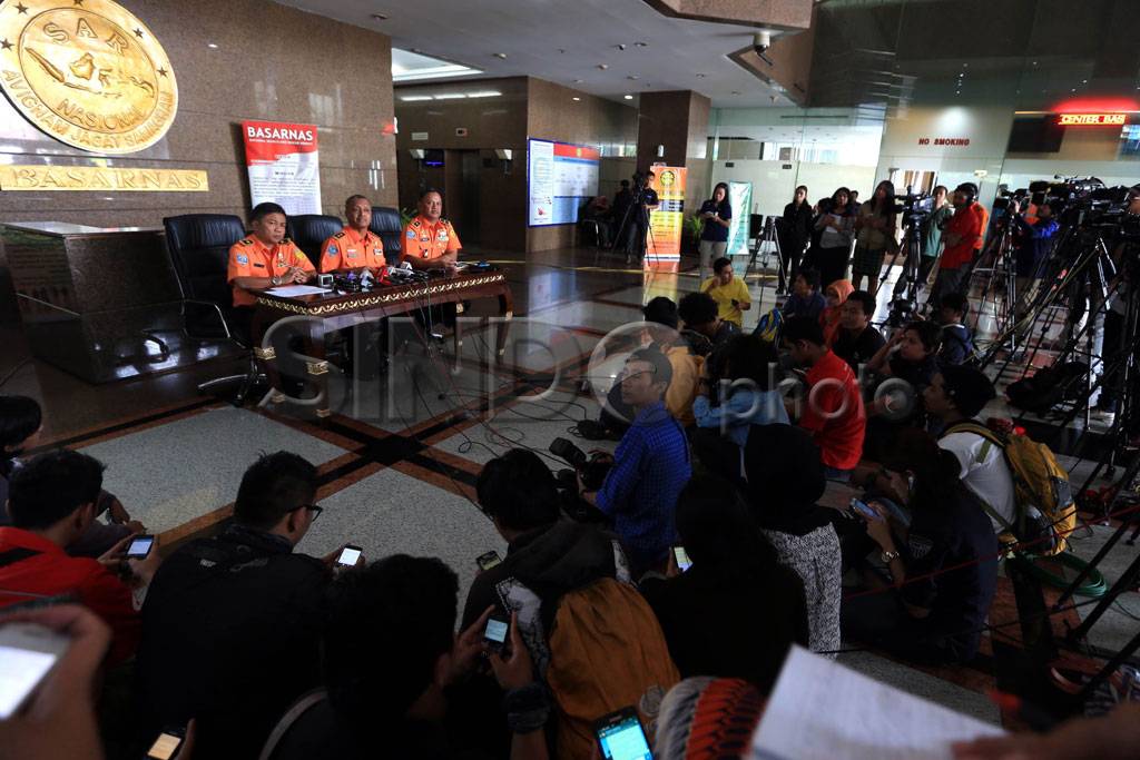 54 Jenazah Korban Trigana...