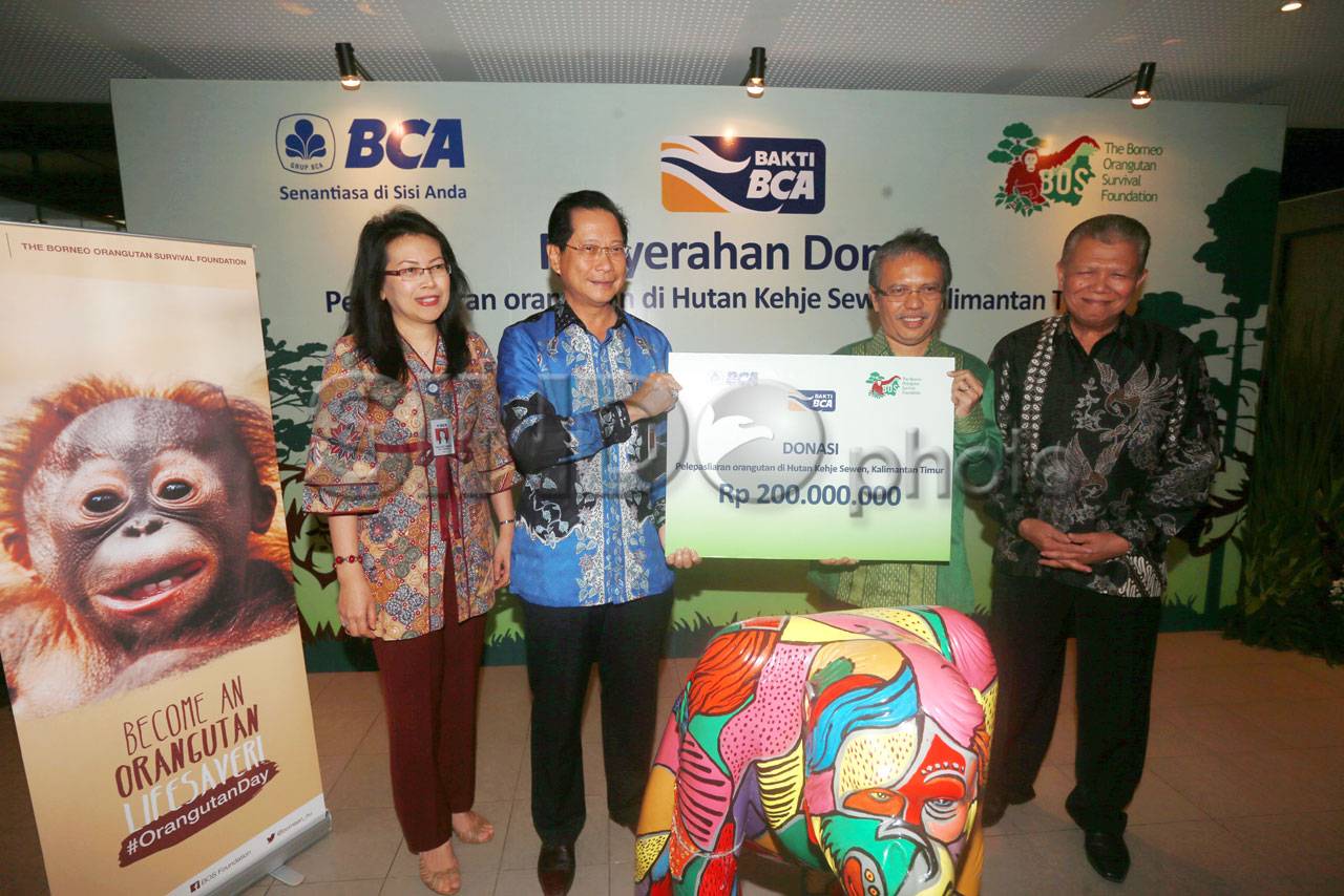 BCA Donasikan Rp200...