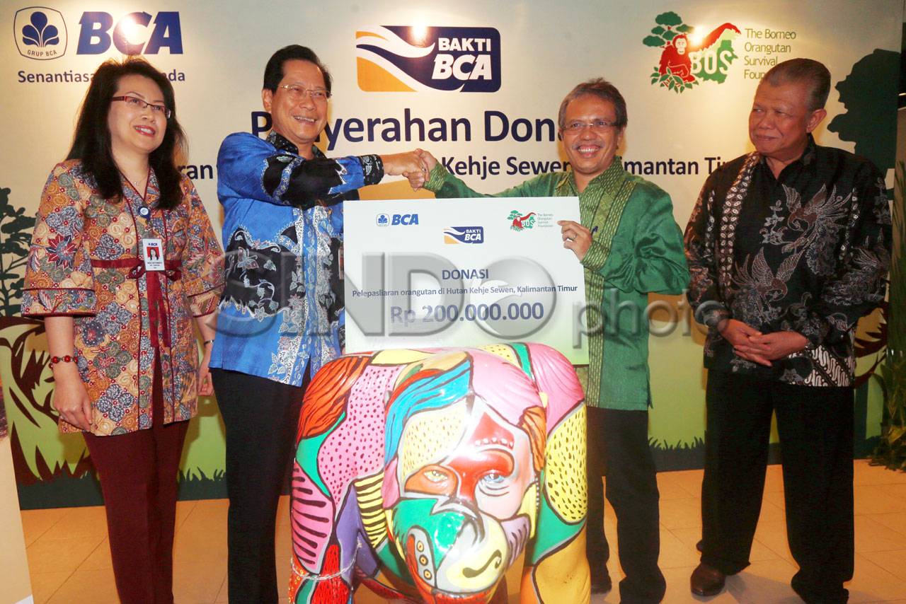 BCA Donasikan Rp200...