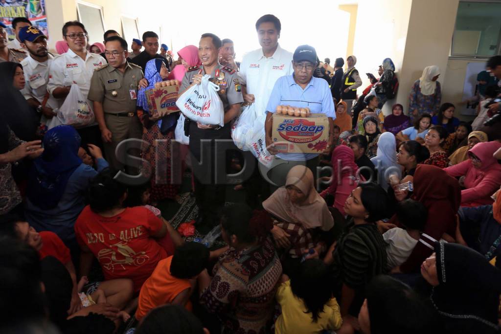 TMP Bagikan Sembako...