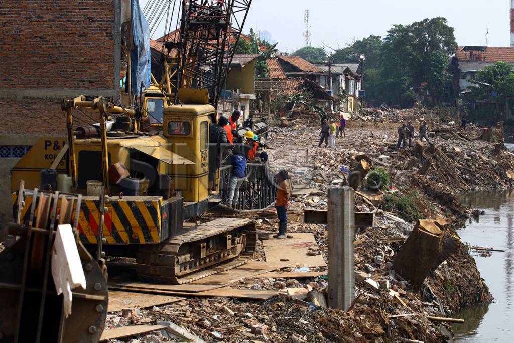 Proyek Normalisasi Ciliwung...