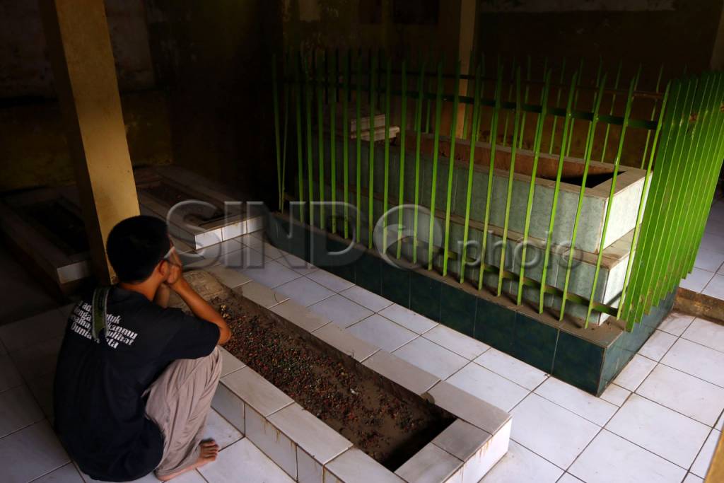 Makam KH Kosim di Kampung...
