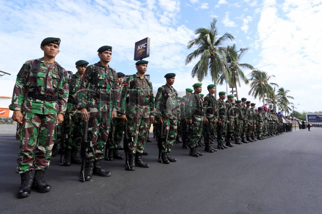 Polri dan TNI Gelar...