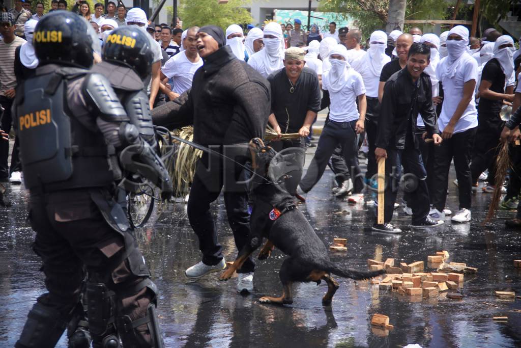 Polri dan TNI Gelar...