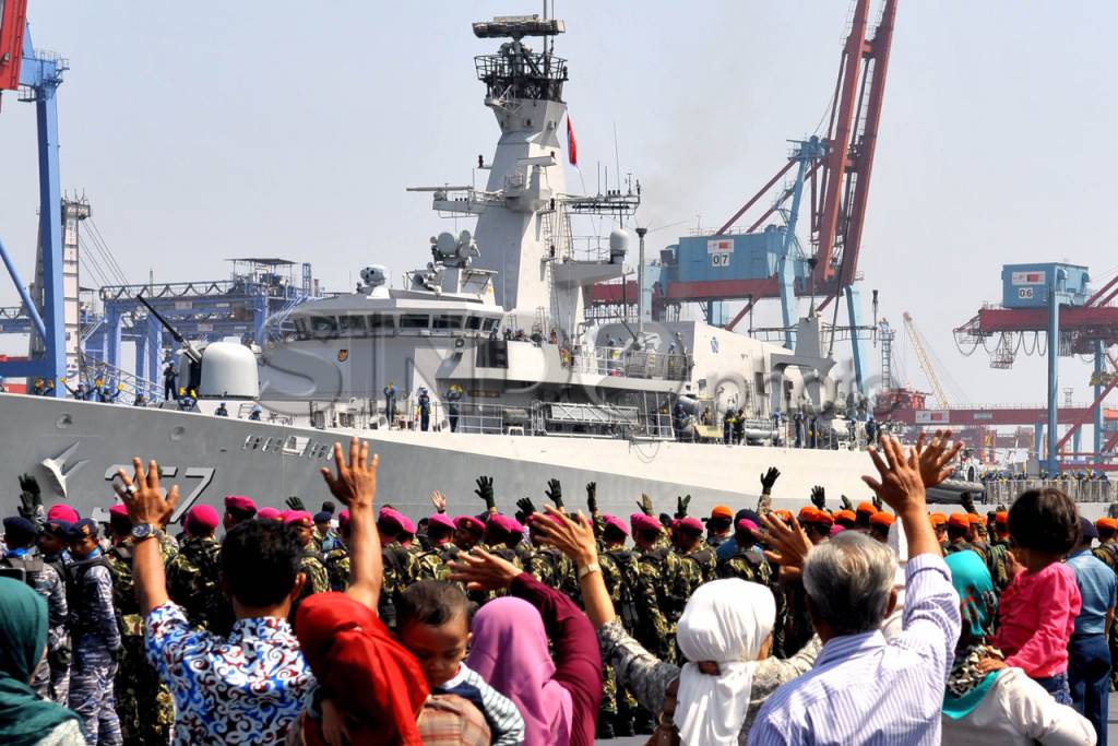 Panglima TNI Lepas Pasukan...