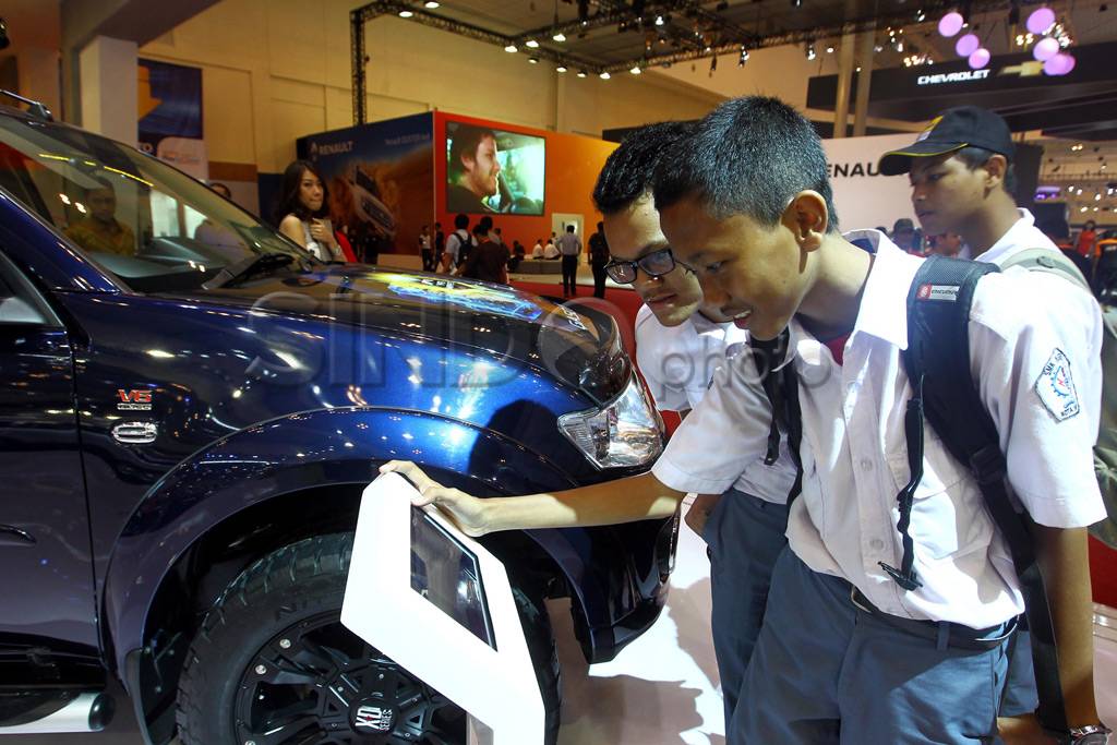 Kunjungi GIIAS 2015,...