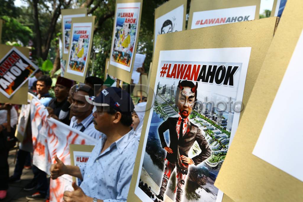 Warga Jakarta Demo Tolak...