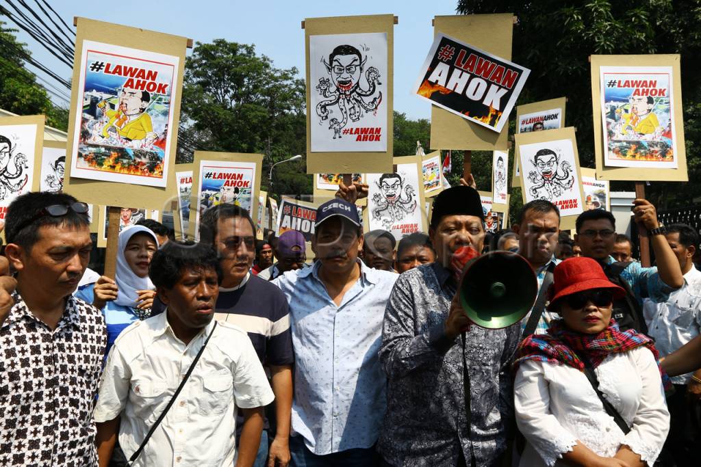Warga Jakarta Demo Tolak...