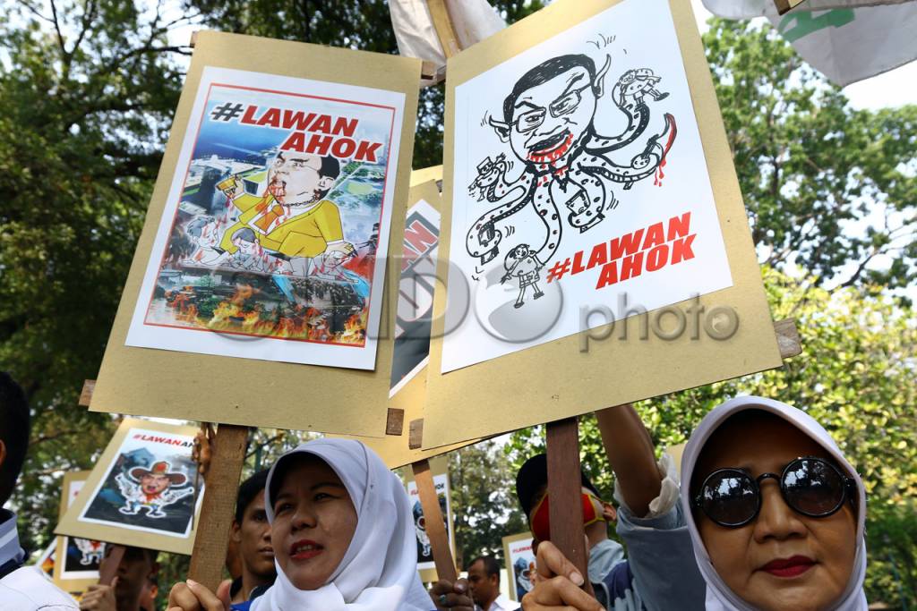 Warga Jakarta Demo Tolak...