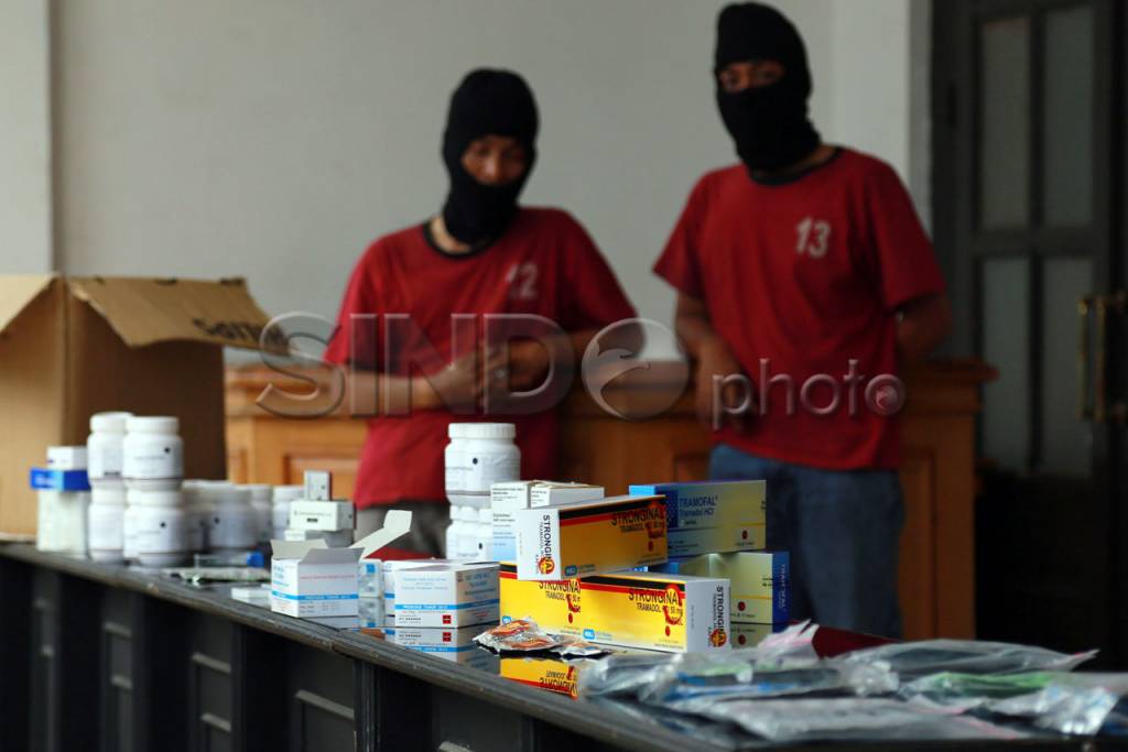 Polisi Amankan Obat-Obatan...