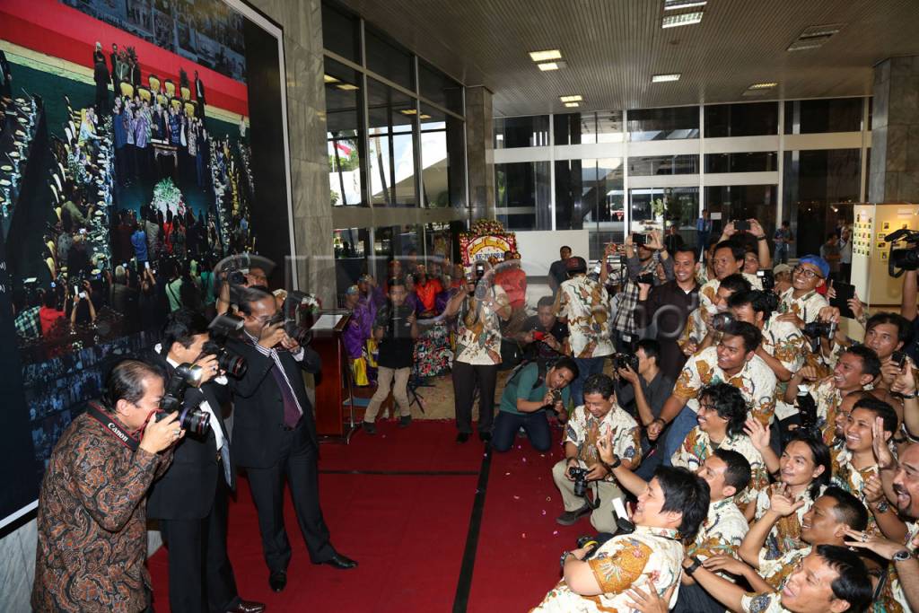 Pameran Foto Warna-Warni...
