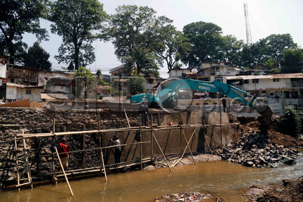 Proyek Pembangunan Amphiteater...