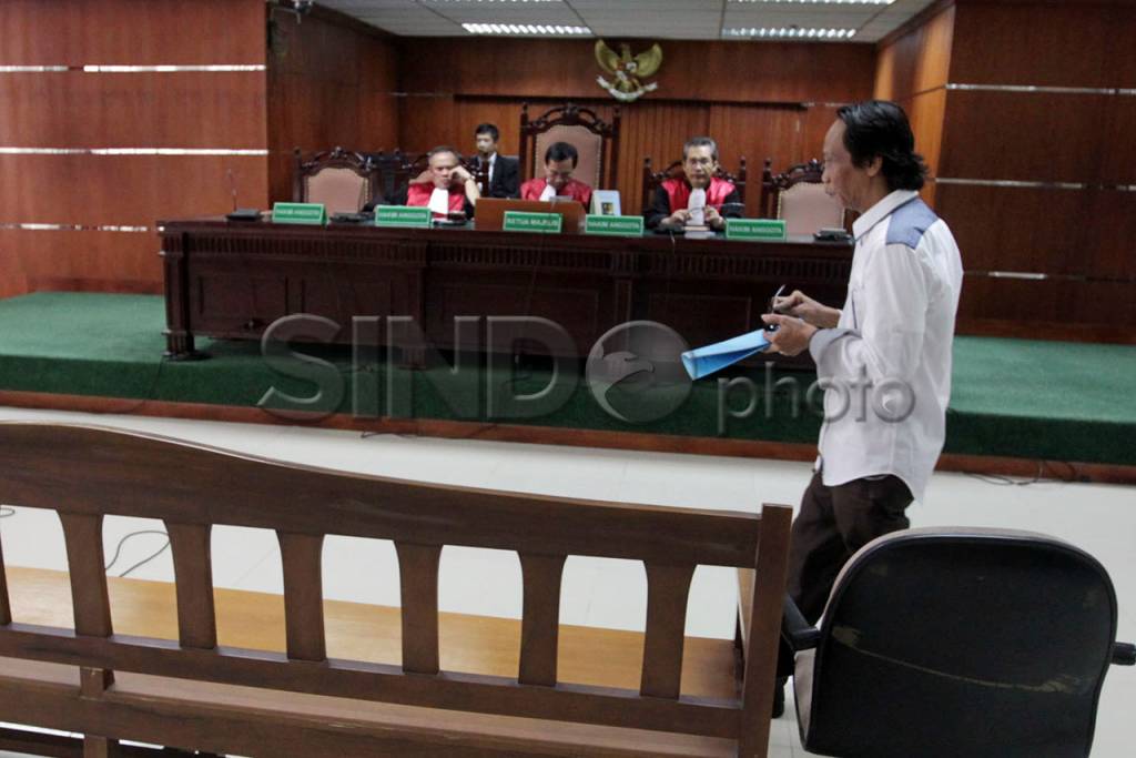 Sidang Eksepsi Mandra...