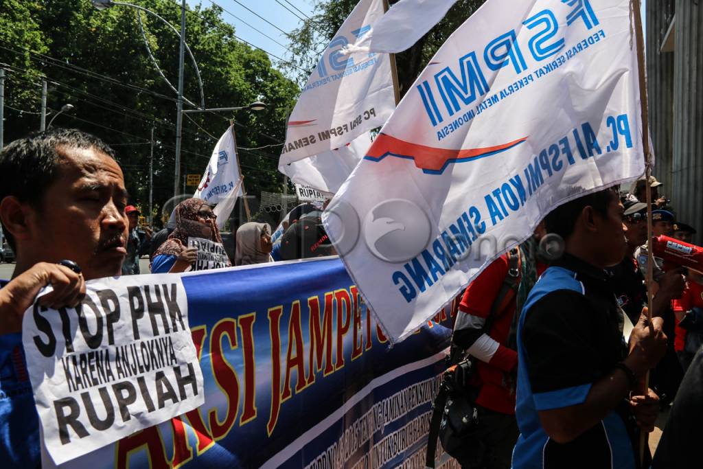 Buruh Semarang Tolak...
