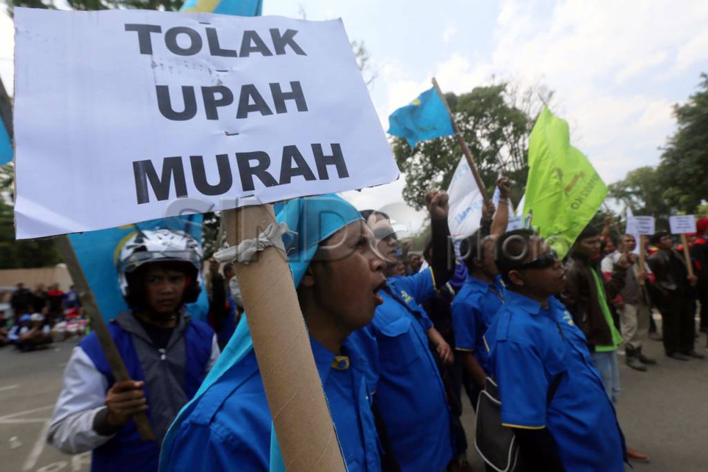 Ratusan Buruh di Bandung...