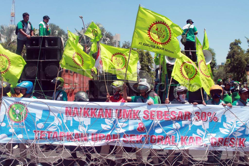 Gelombang Unjuk Rasa...