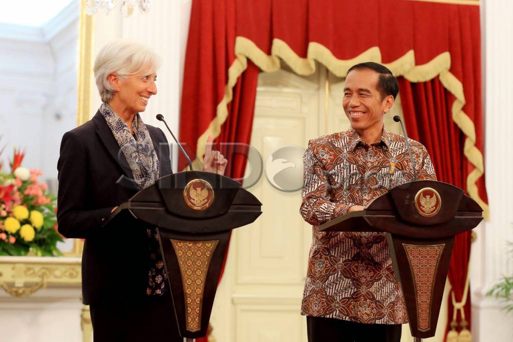 Presiden Jokowi Terima...