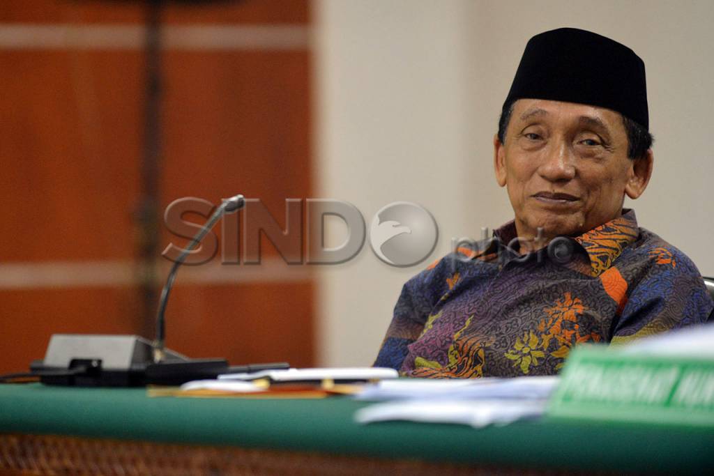 Fuad Amin Ikuti Sidang...