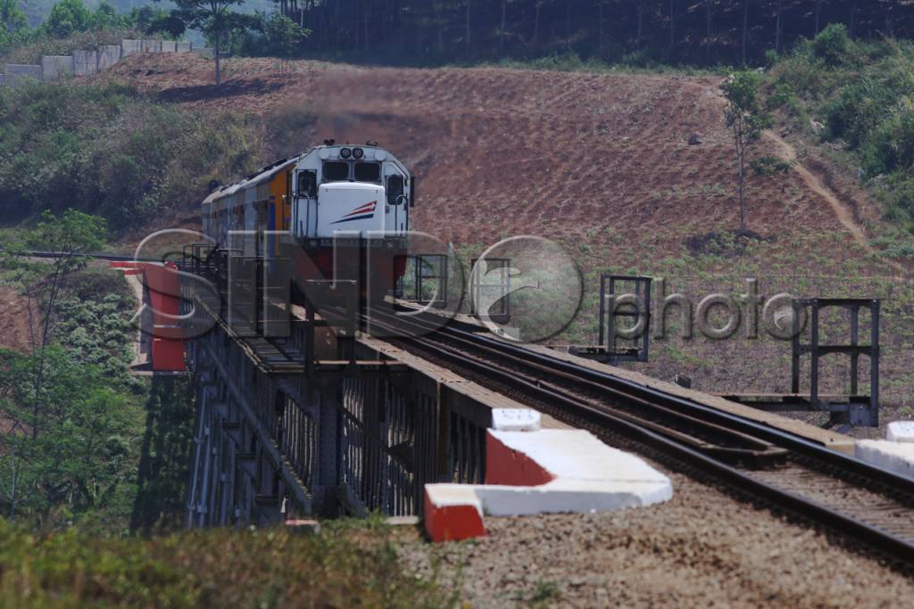 Jembatan Kereta Terpanjang...