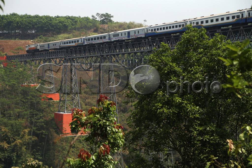 Jembatan Kereta Terpanjang...