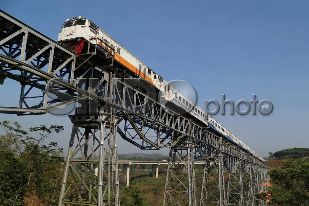 Jembatan Kereta Terpanjang...