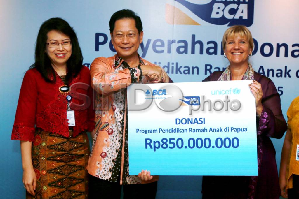 BCA Berikan Donasi Untuk...