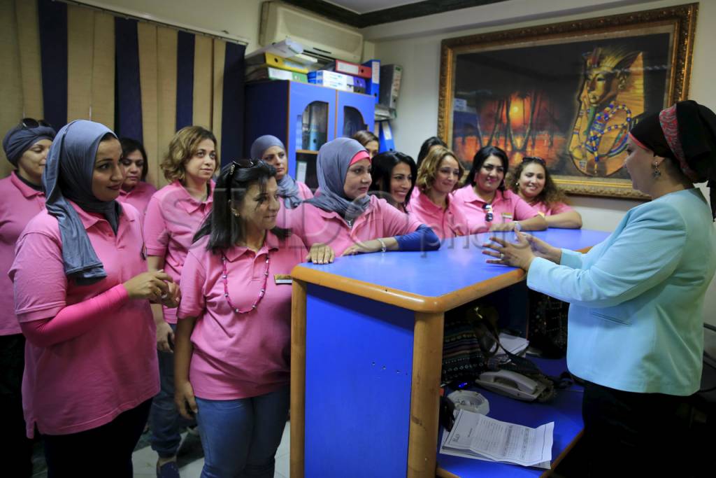 Taksi Pink Khusus Perempuan...