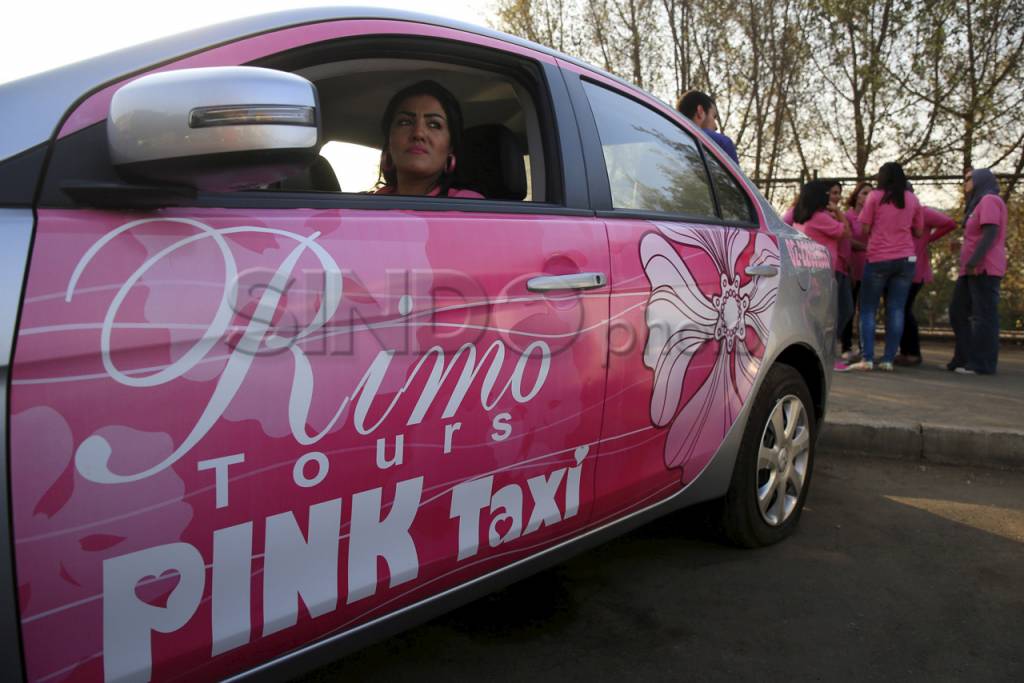 Taksi Pink Khusus Perempuan...