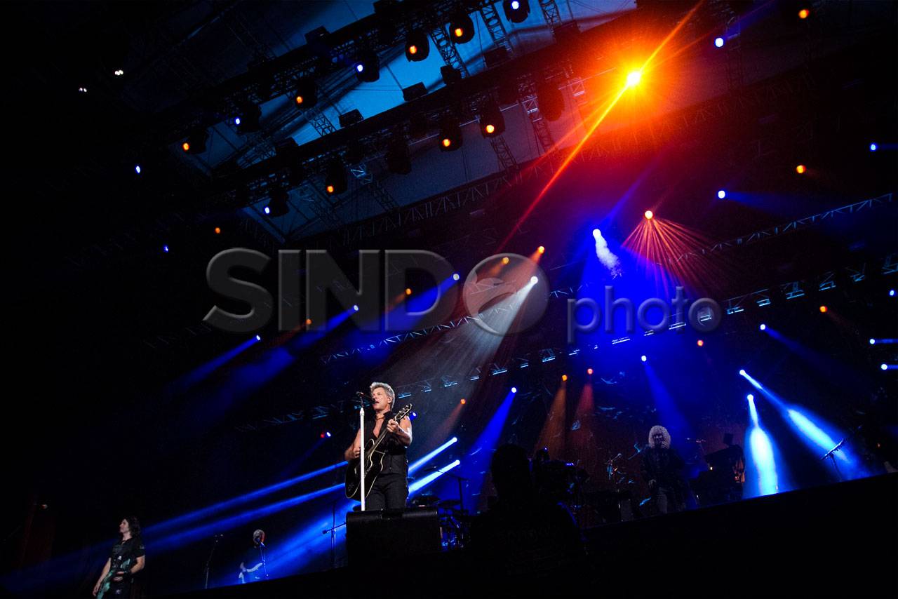Bon Jovi Getarkan Stadion...