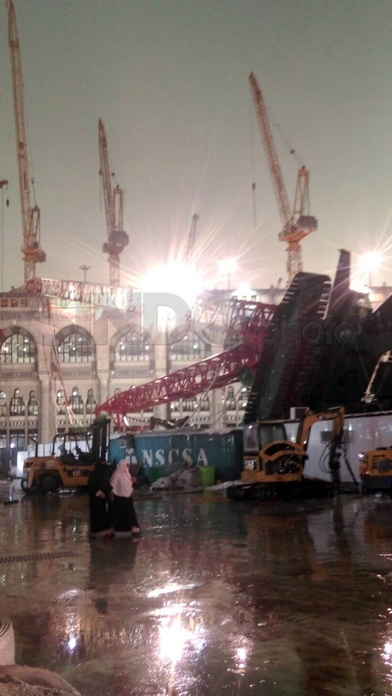 Crane Roboh di Masjidil...