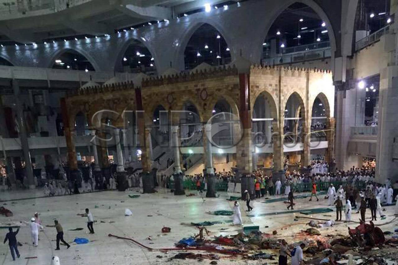 Crane Roboh di Masjidil...