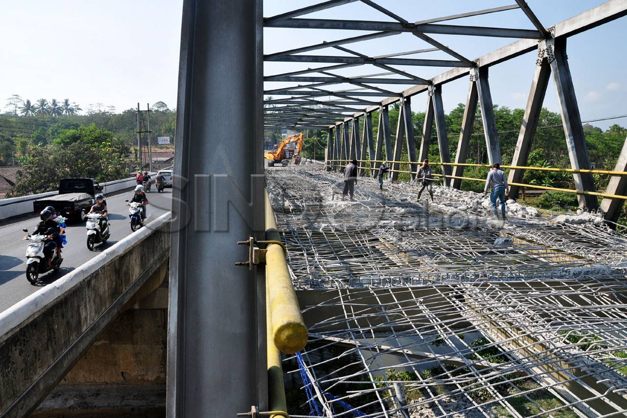 Jembatan Tuntang Diperbaiki,...