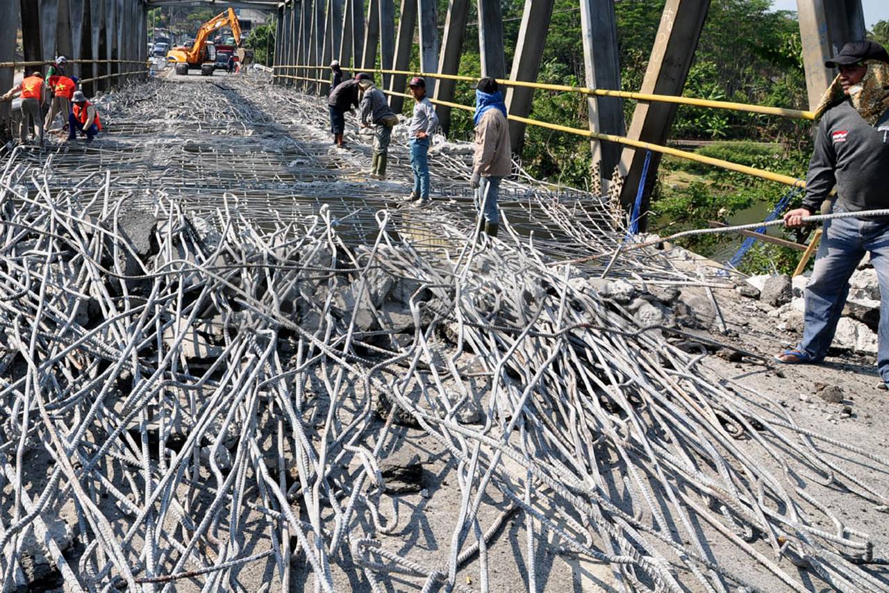Jembatan Tuntang Diperbaiki,...