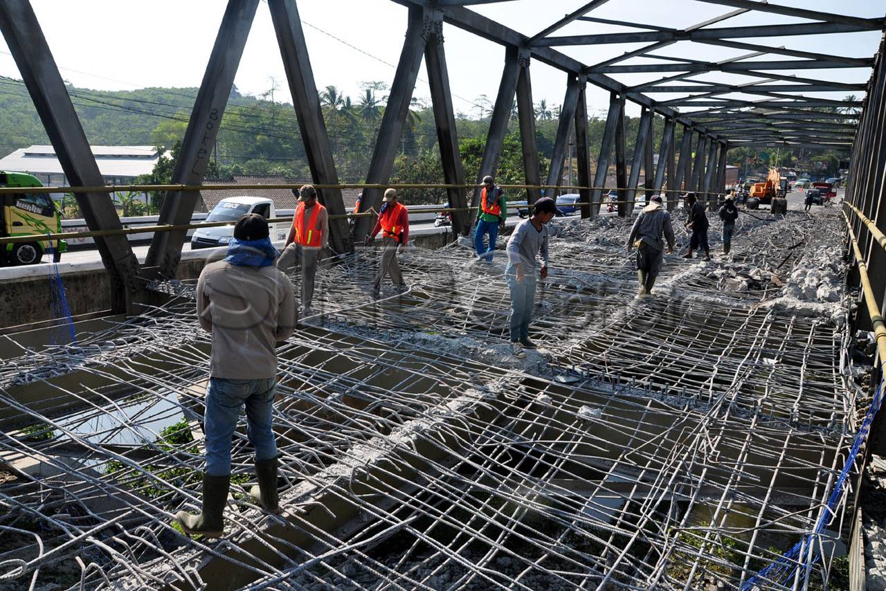 Jembatan Tuntang Diperbaiki,...