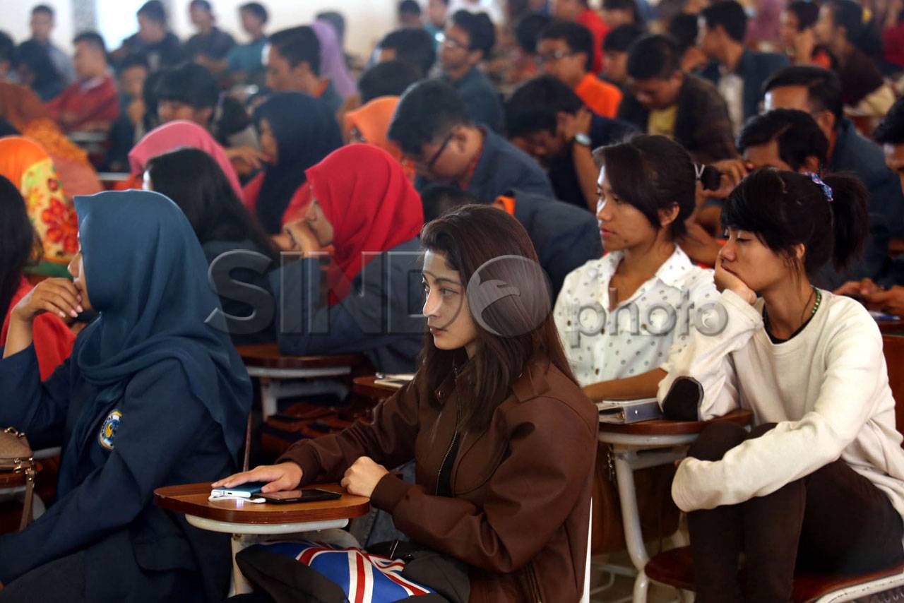 Roadshow Literasi Media...