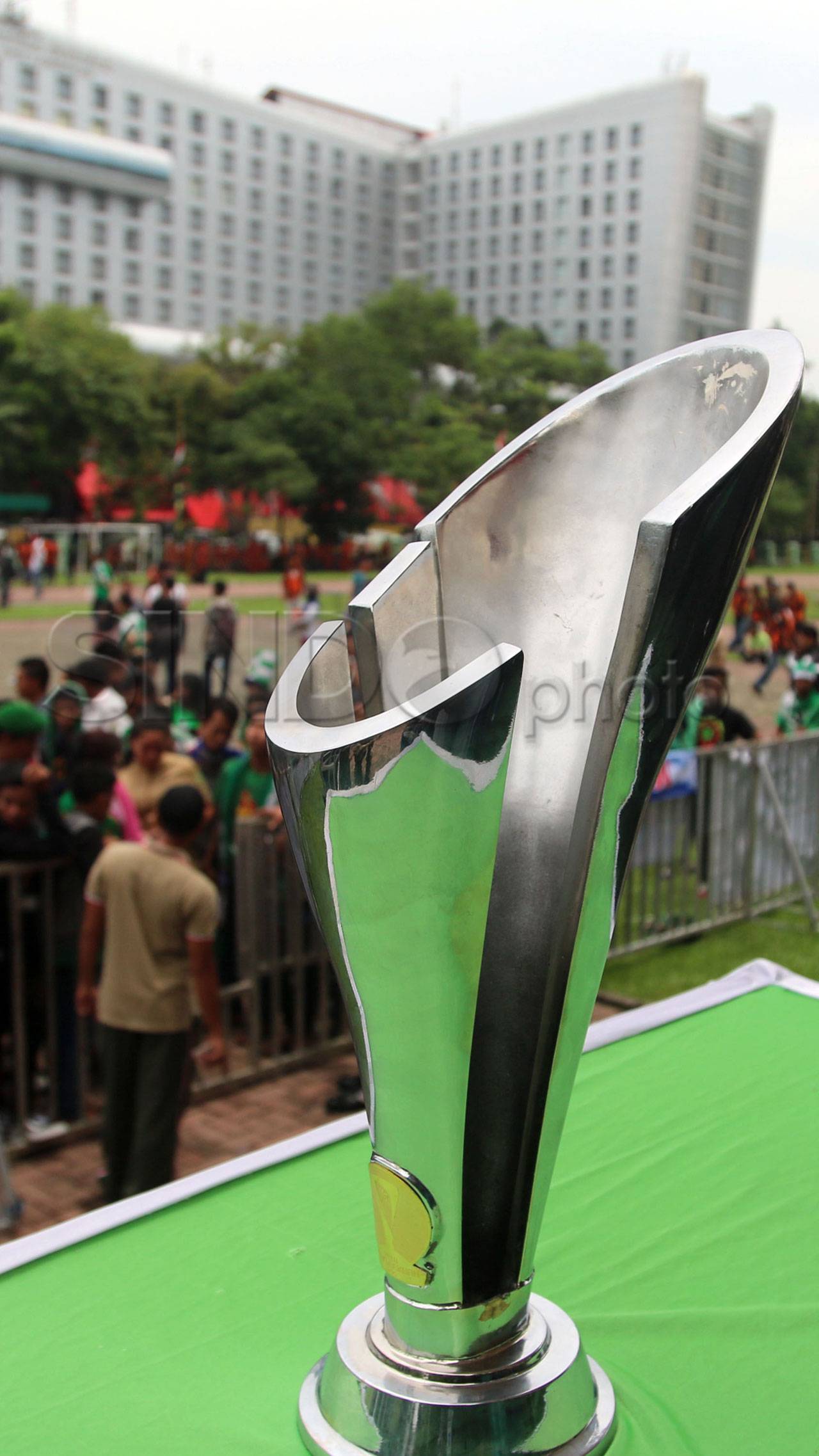 Piala Kemerdekaan Diarak...