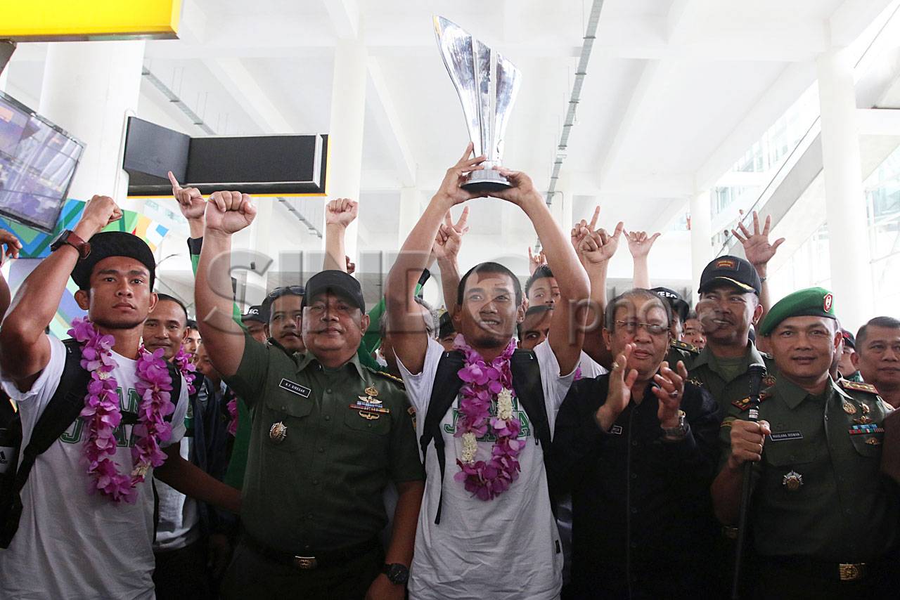 Piala Kemerdekaan Diarak...