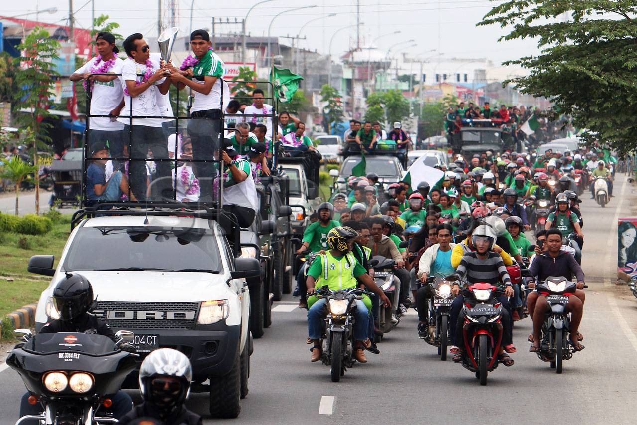 Piala Kemerdekaan Diarak...