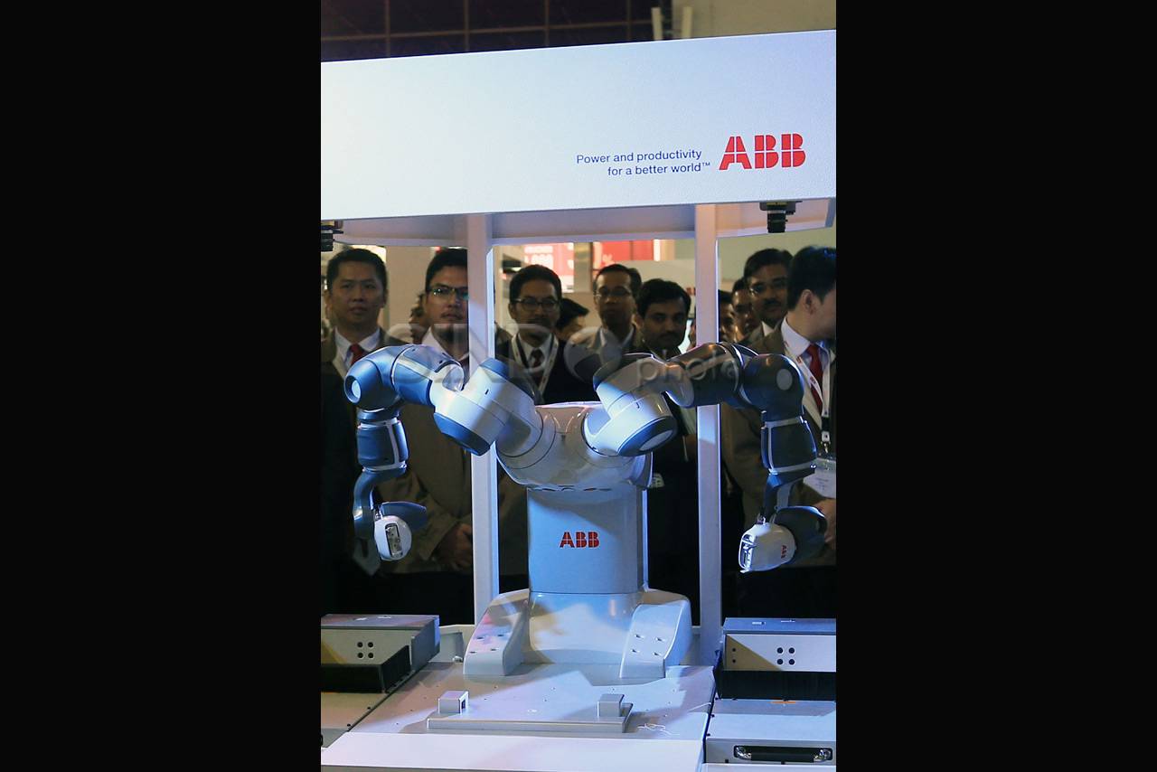 ABB Perkenalkan Robot...